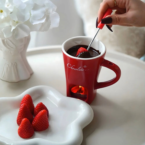 NØVEX ChocoMelt ceramic chocolate fondue mug with melted chocolate and strawberries